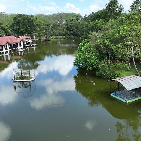 Lake Serenity Resort & Spa Kuruwita Buitenkant foto