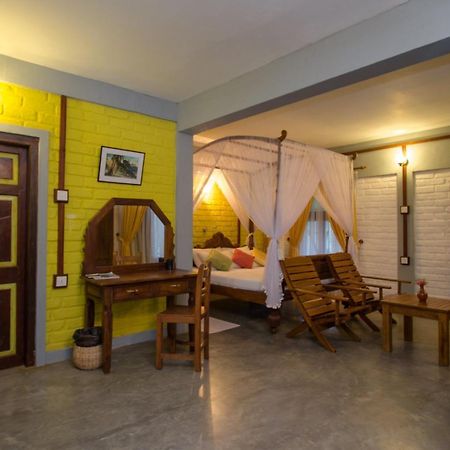Lake Serenity Resort & Spa Kuruwita Buitenkant foto