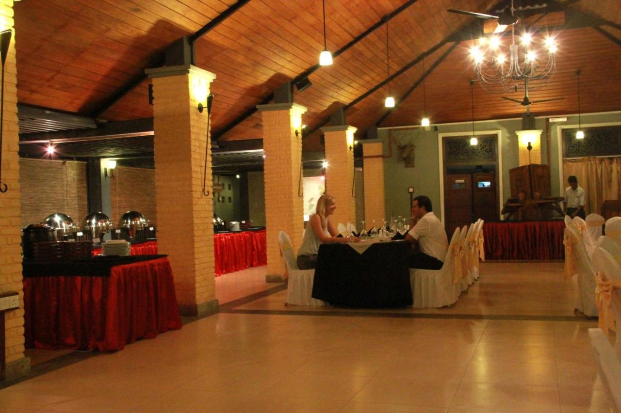 Lake Serenity Resort & Spa Kuruwita Buitenkant foto