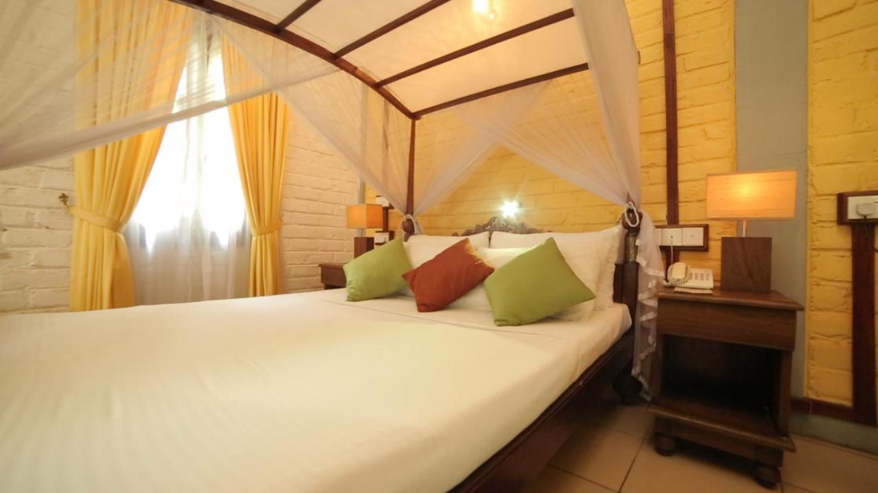 Lake Serenity Resort & Spa Kuruwita Buitenkant foto