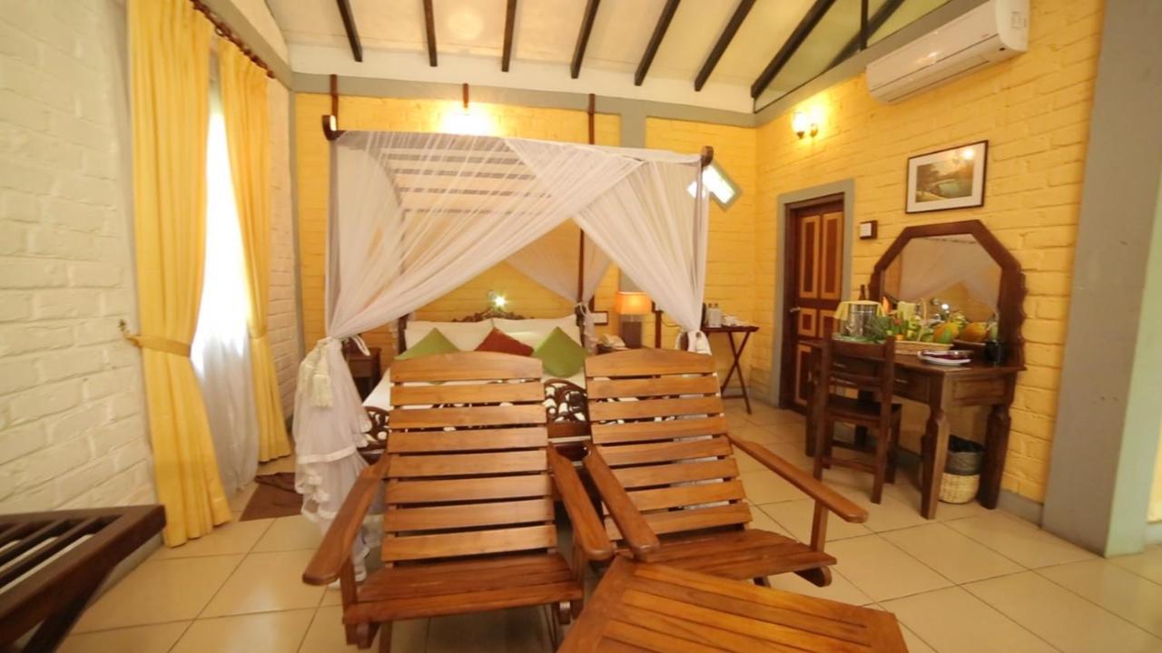 Lake Serenity Resort & Spa Kuruwita Buitenkant foto