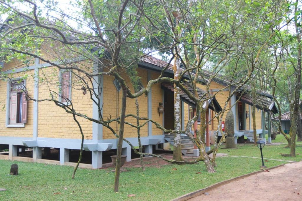 Lake Serenity Resort & Spa Kuruwita Buitenkant foto