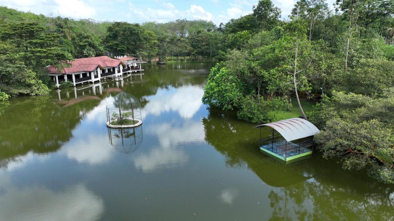 Lake Serenity Resort & Spa Kuruwita Buitenkant foto