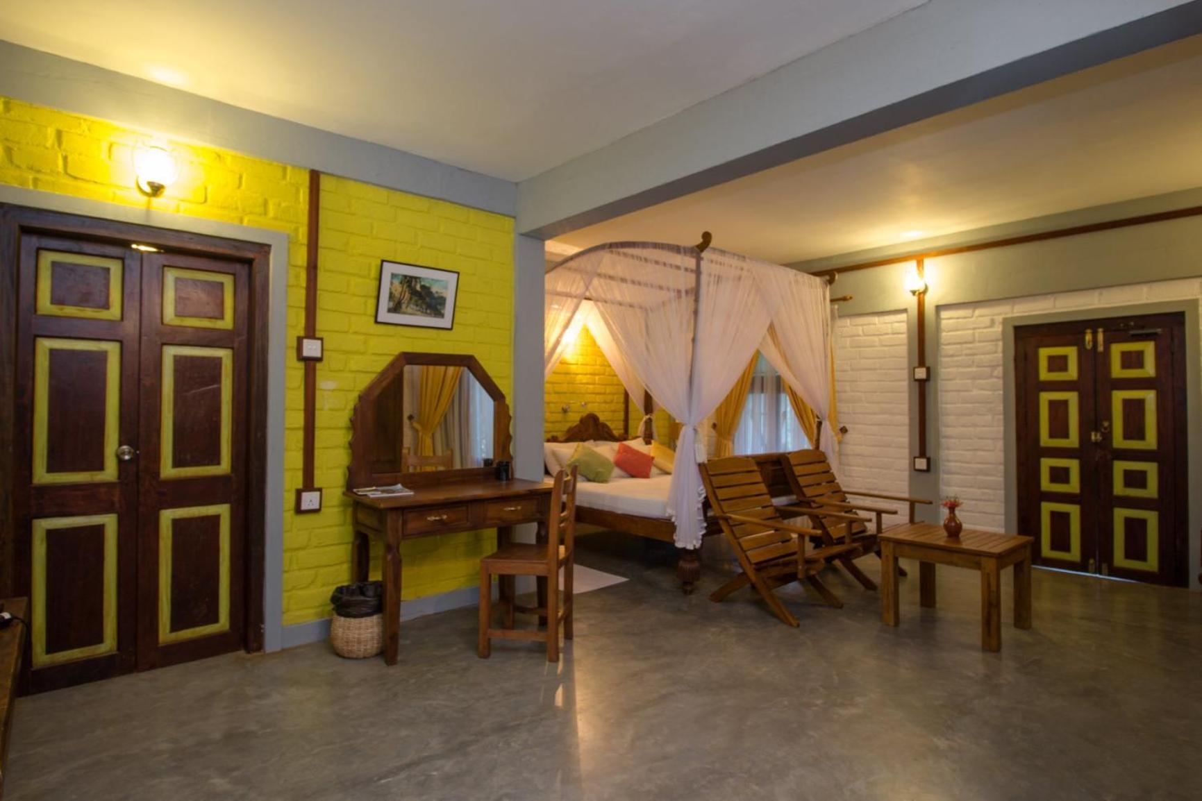Lake Serenity Resort & Spa Kuruwita Buitenkant foto